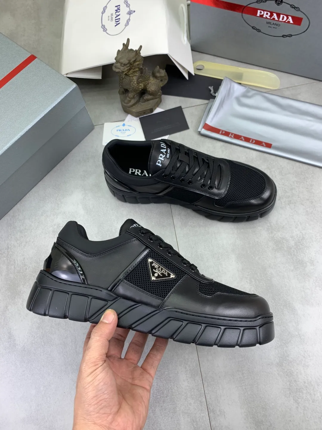 Men's men's shoes P560💰 [Real Price] Popular models are on the official website, 🆘 Trendy brand (Prada) mainly promotes popular models, avant-garde and versatile fashionable men's shoes private version mold opening, cowhide surface splicing 1:1.. Stylish and simple, original imported cowhide lining cowhide feet; the atmosphere and personality are more fashionable, eye-catching and pursuing class. It will subvert the old ideas and be a must-have for fashionistas who want to spend time with you! Must keep it! Tall and comfortable, large and low, high-end quality workmanship. Code number: 38-45 2️⃣optional.